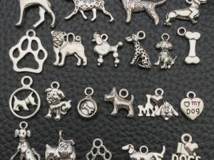 1 Antique Silver Alloy Animal Dog Series Pendant
